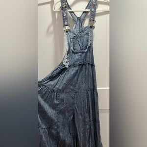 NWOT Eesome Blue Textured wide leg overall pants tiered